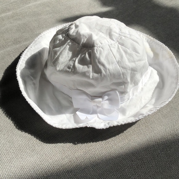 Janie and jack white sun hat 0-3 months with Velcro strap - Picture 5 of 5